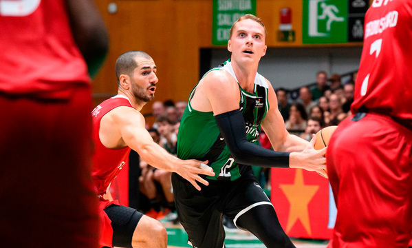 Benfica em a&#231;&#227;o contra o Joventut Badalona