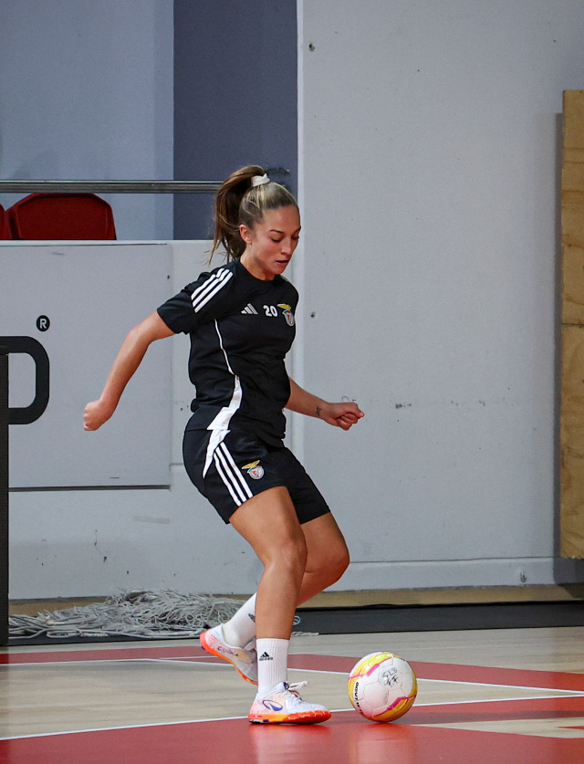 Raquel Santos com bola