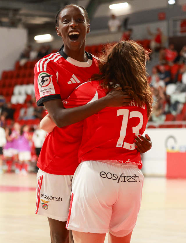 Janice bisou num jogo em que In&#234;s Matos inaugurou o marcador