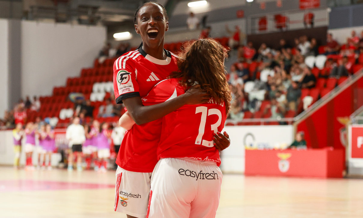 Janice e Inês Matos: equipa feminina de futsal do Benfica