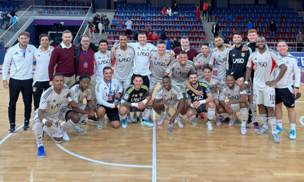 Equipa do Benfica ap&#243;s o apito final