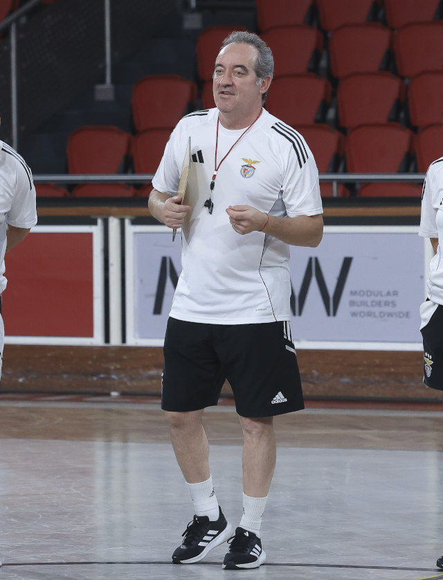 Paulo Almeida durante o treino