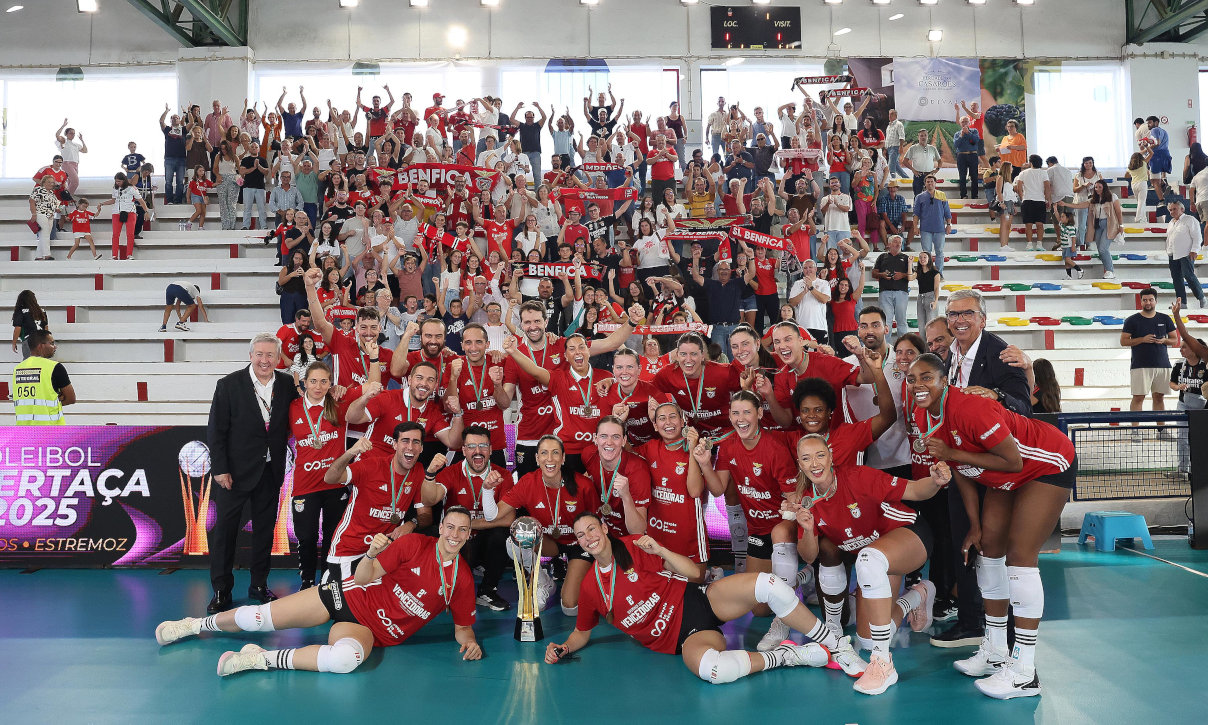 Benfica recebe o troféu da Supertaça