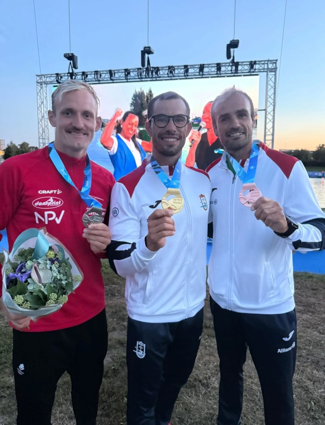 Fernando Pimenta ao centro