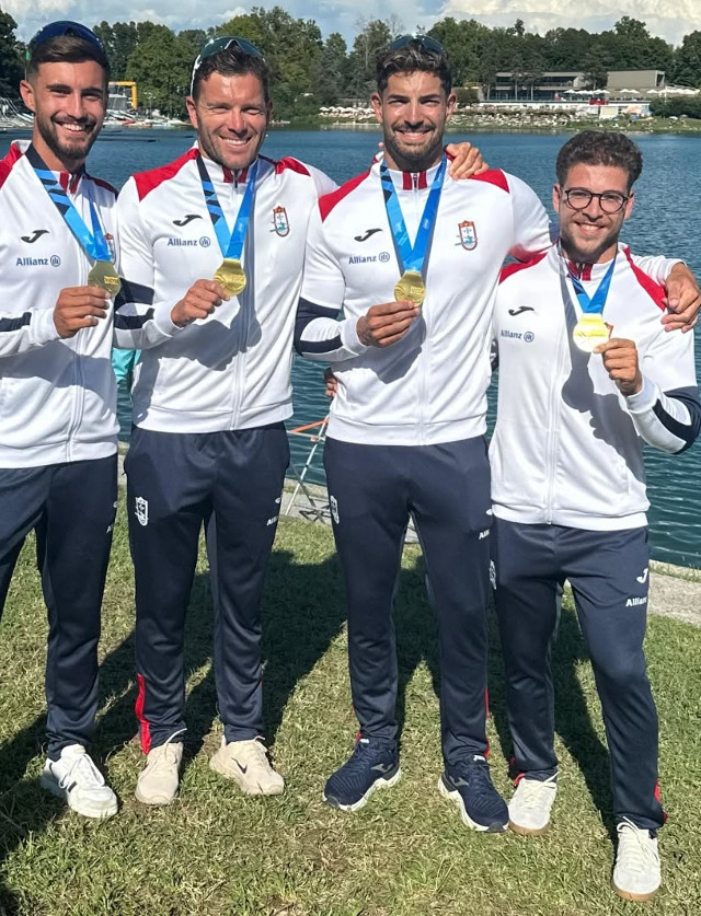 Jo&#227;o Ribeiro, Messias Baptista e Pedro Casinha com a medalha de ouro em K4 500 metros
