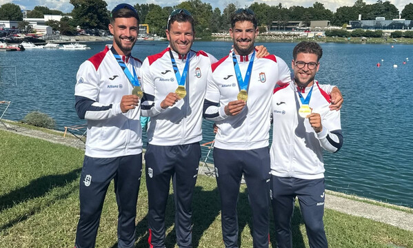 Jo&#227;o Ribeiro, Messias Baptista e Pedro Casinha com a medalha de ouro em K4 500 metros