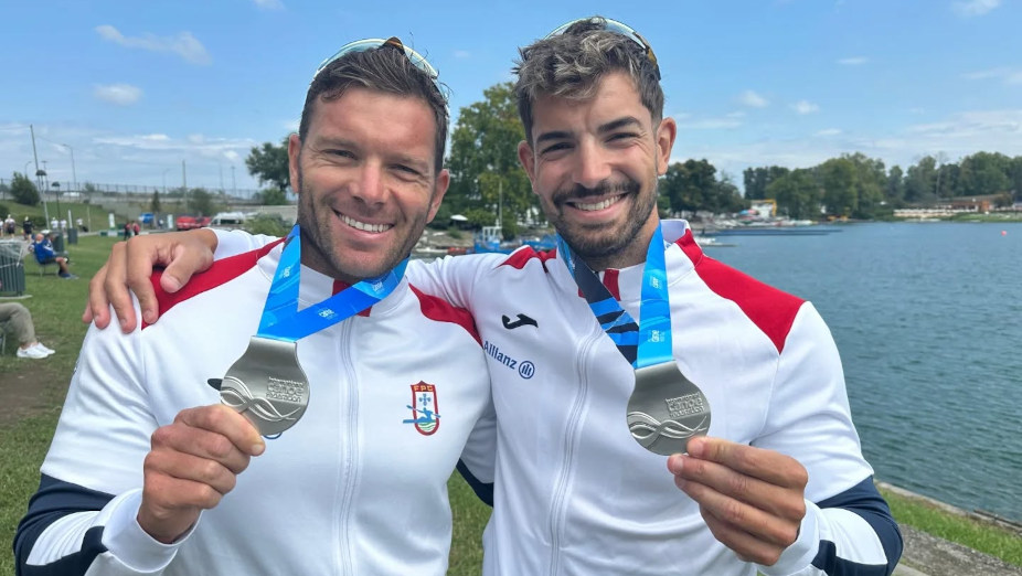 João Ribeiro e Messias Baptista com a medalha de prata