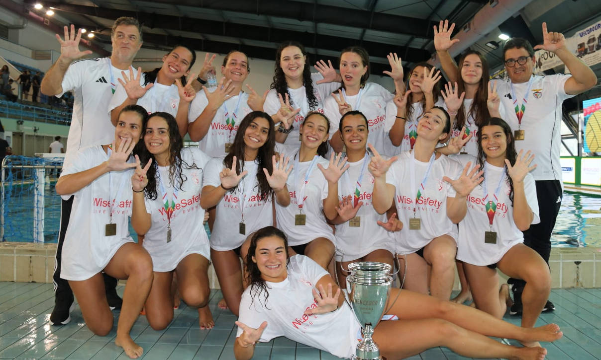 Equipa feminina de polo aquático do Benfica
