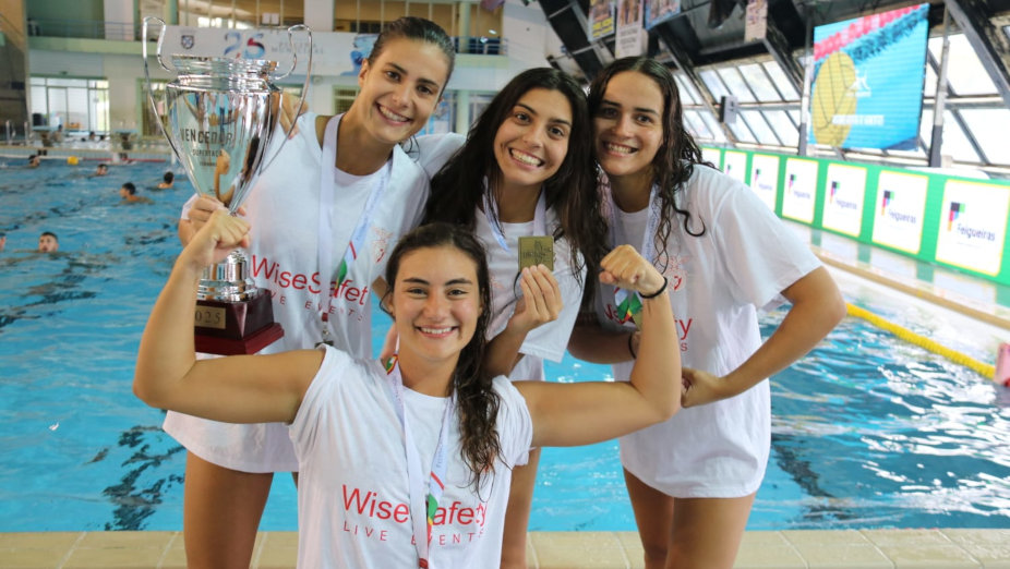 Equipa feminina de polo aquático do Benfica