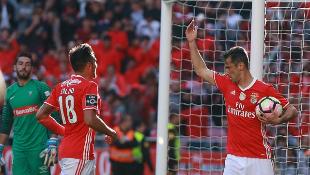 SL Benfica vence Estoril