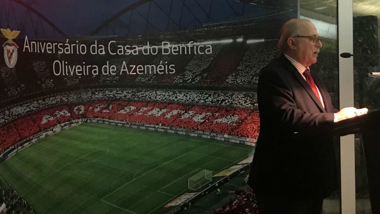 Domingos Almeida Lima discursa na Casa do Benfica em Oliveira de Azeméis
