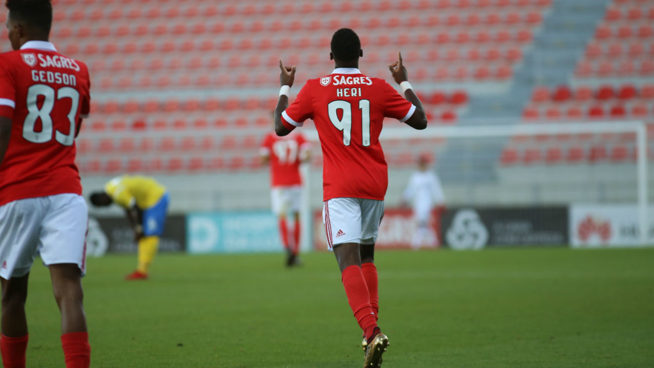 Heriberto Tavares festeja golo no Caixa Futebol Campus