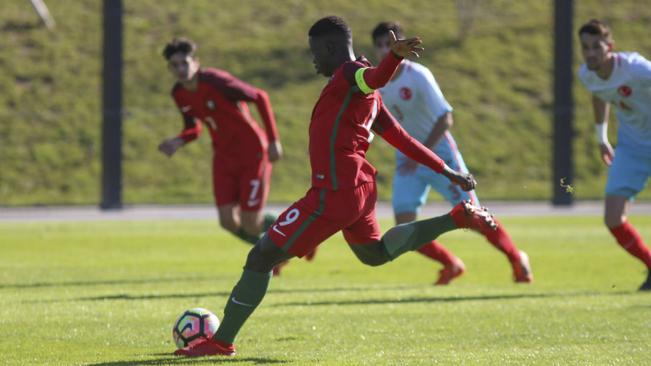José Gomes a jogar por Portugal