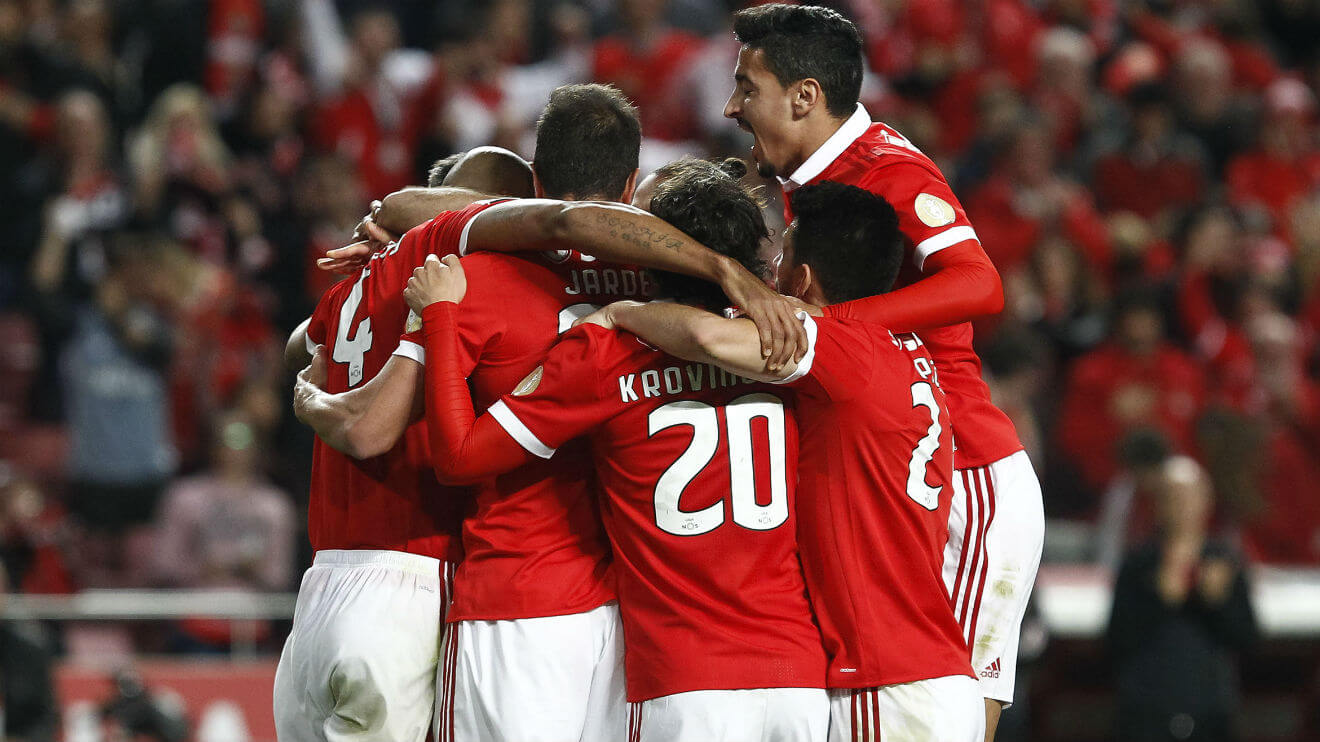 Benfica festeja golo de Jonas