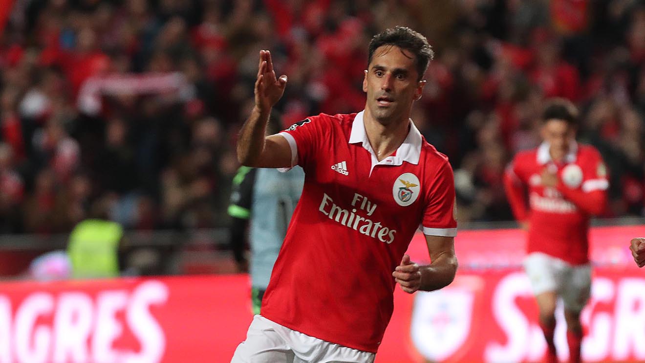Jonas festeja golo no Estádio da Luz
