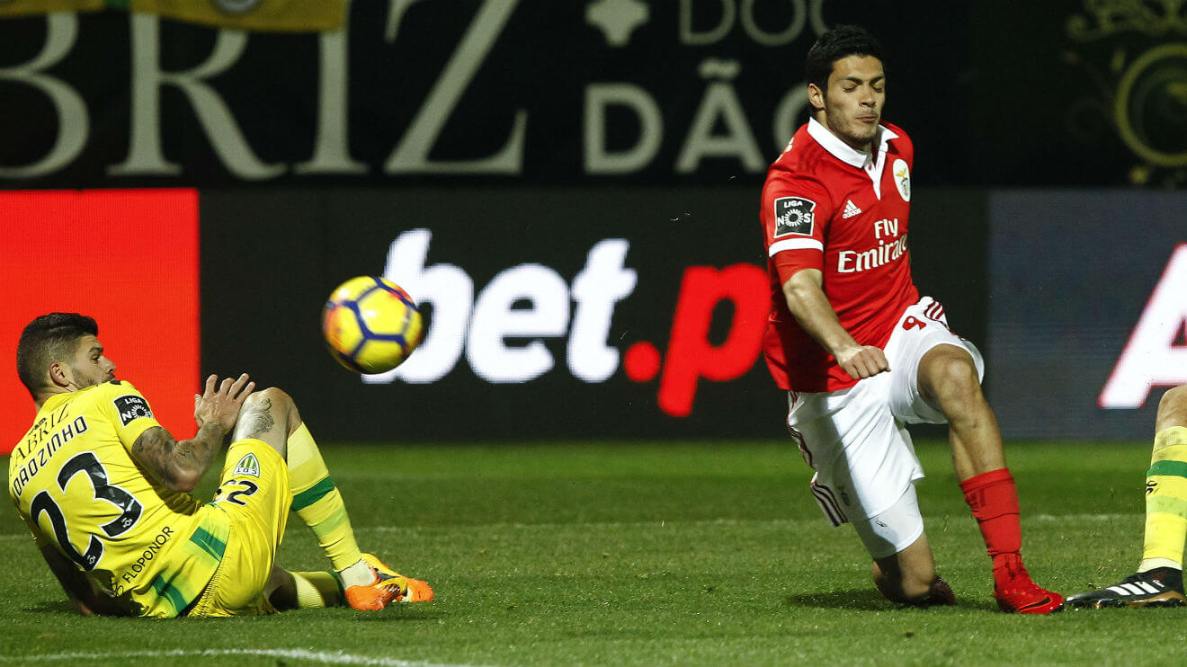 raul s 100 matches for benfica sl benfica