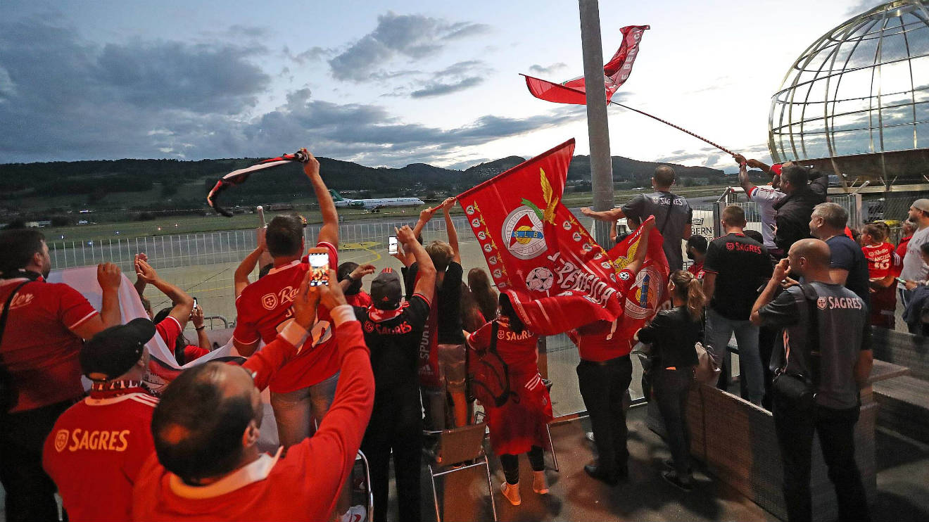 Adeptos receberam o Benfica em clima de euforia