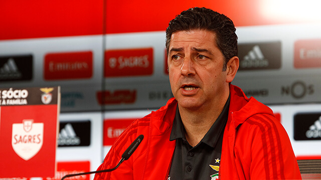 Rui Vitória em conferência de imprensa