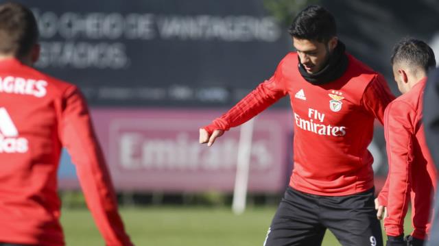 Ra&#250;l num treino do Benfica
