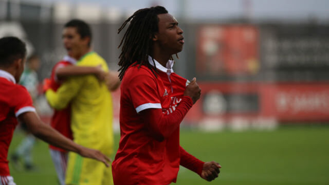 Jair Tavares no dérbi com o Sporting
