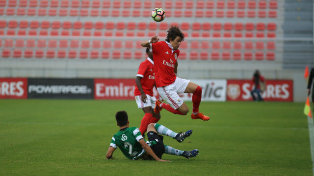 Tiago Araújo no dérbi com o Sporting