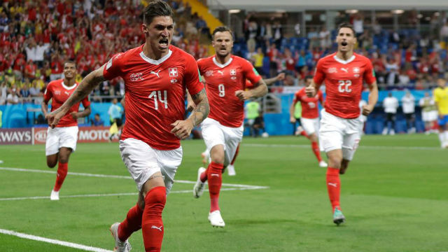 Seferovic a festejar golo