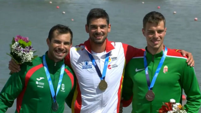 Fernando PImenta com a medalha de prata em K1 500m