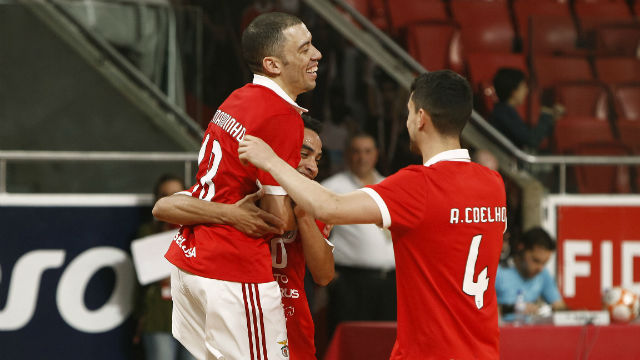 Fernandinho bisou frente ao CD Aves