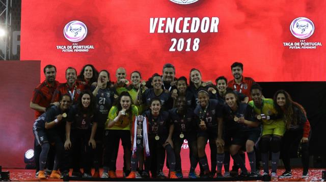 Festejos do futsal feminino do Benfica na final da Ta&#231;a
