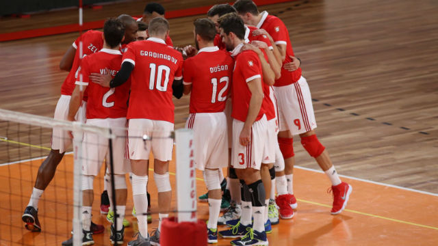 Equipa de Voleibol antes de entrar em ação