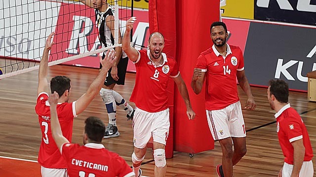 Festejos da equipa de Voleibol