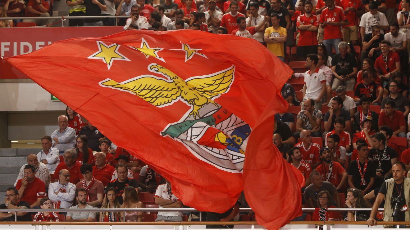 Bandeira no Pavilhão