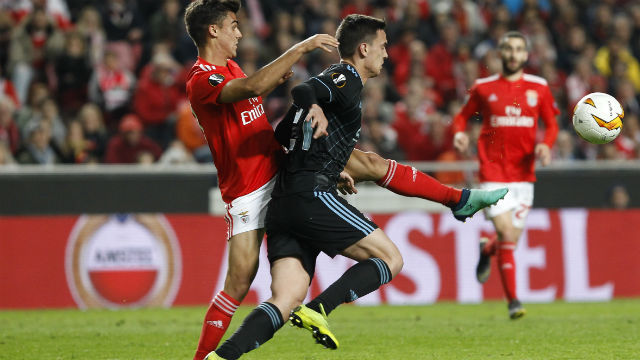 Jota em noite de estreia europeia