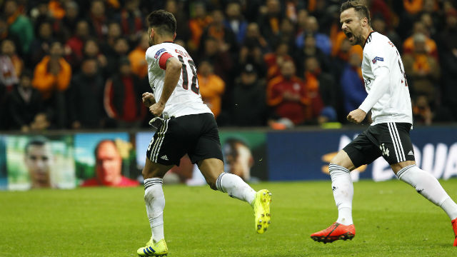 Salvio e Seferovic assinaram os golos das &#225;guias em Istambul