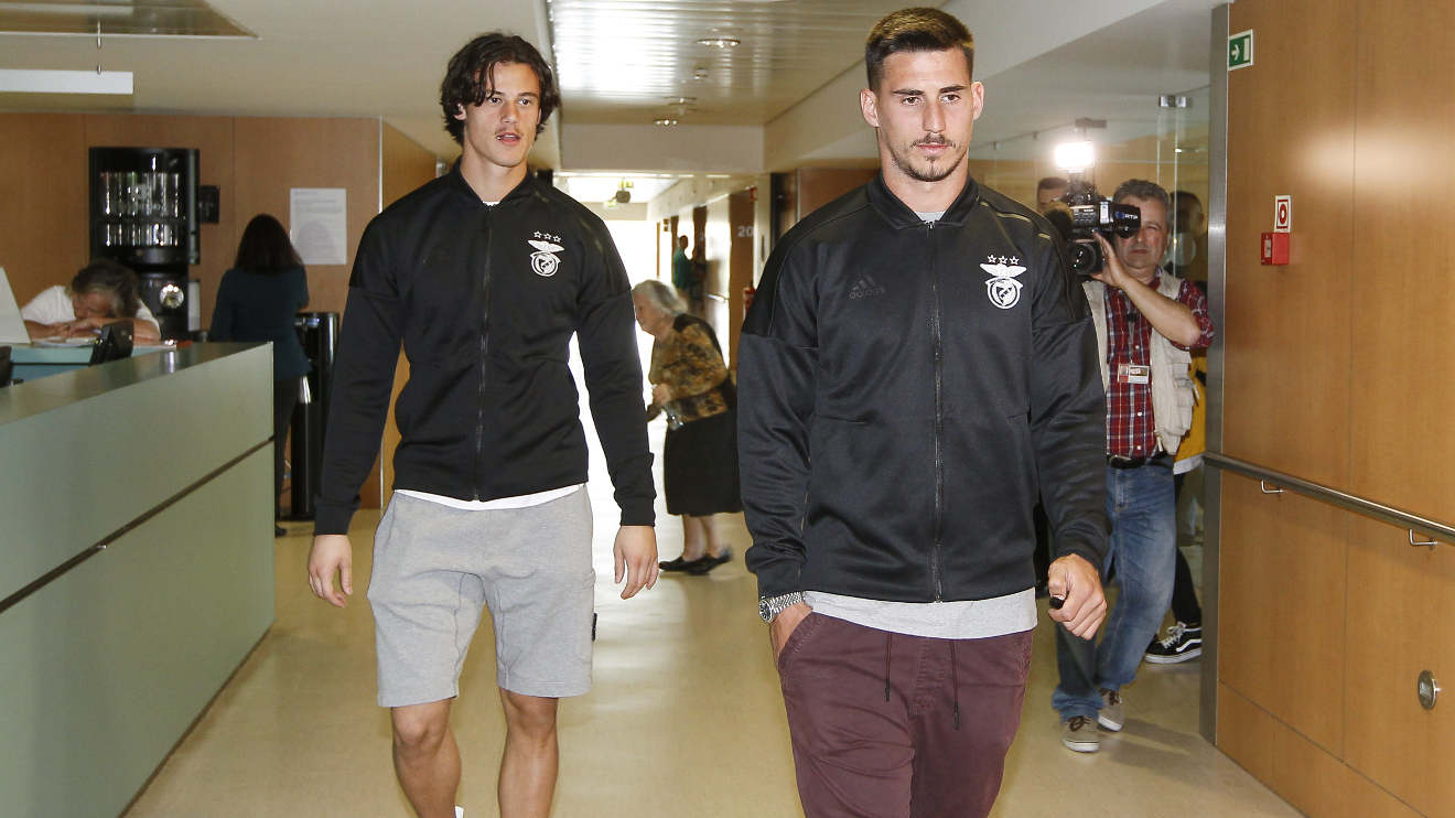 Svilar e Gabriel visitam Hospital da Luz