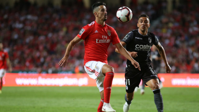 Andr&#233; Almeida no jogo com o V. Guimar&#227;es