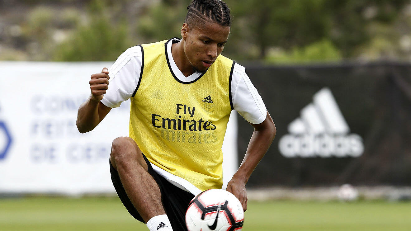 Tyronne Ebuehi 