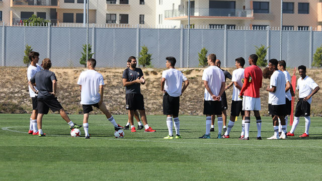 Jo&#227;o Tralh&#227;o orienta treino dos Sub-23