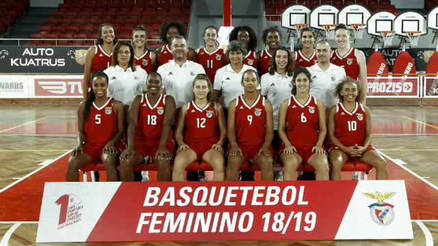 equipa feminina de basquetebol