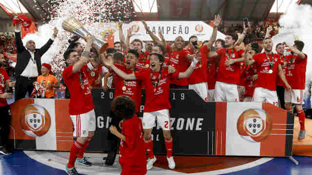 Festejos da equipa de futsal do Benfica no Pavilh&#227;o Fidelidade
