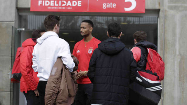 Saída da equipa do Benfica rumo a Braga