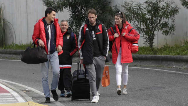 Saída da equipa do Benfica rumo a Braga