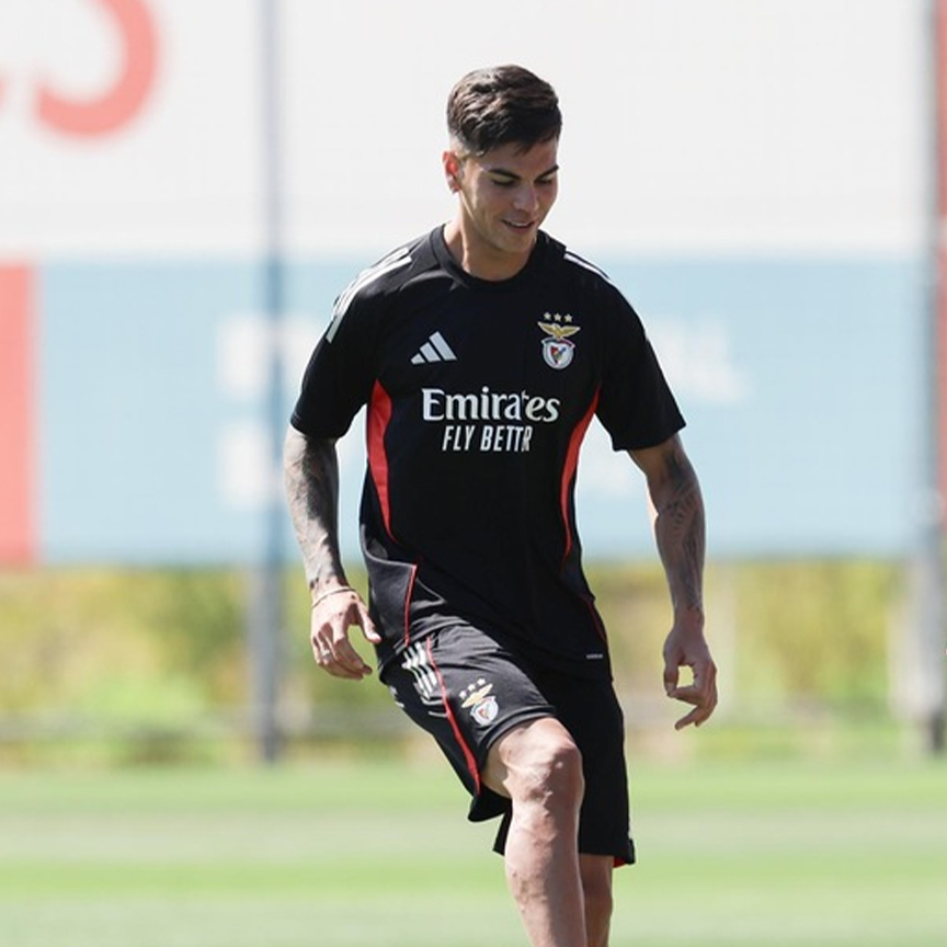 Enzo Barrenechea com a Linha de Treino 2025/26