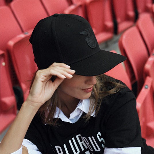 Boné Preto com Emblema Benfica