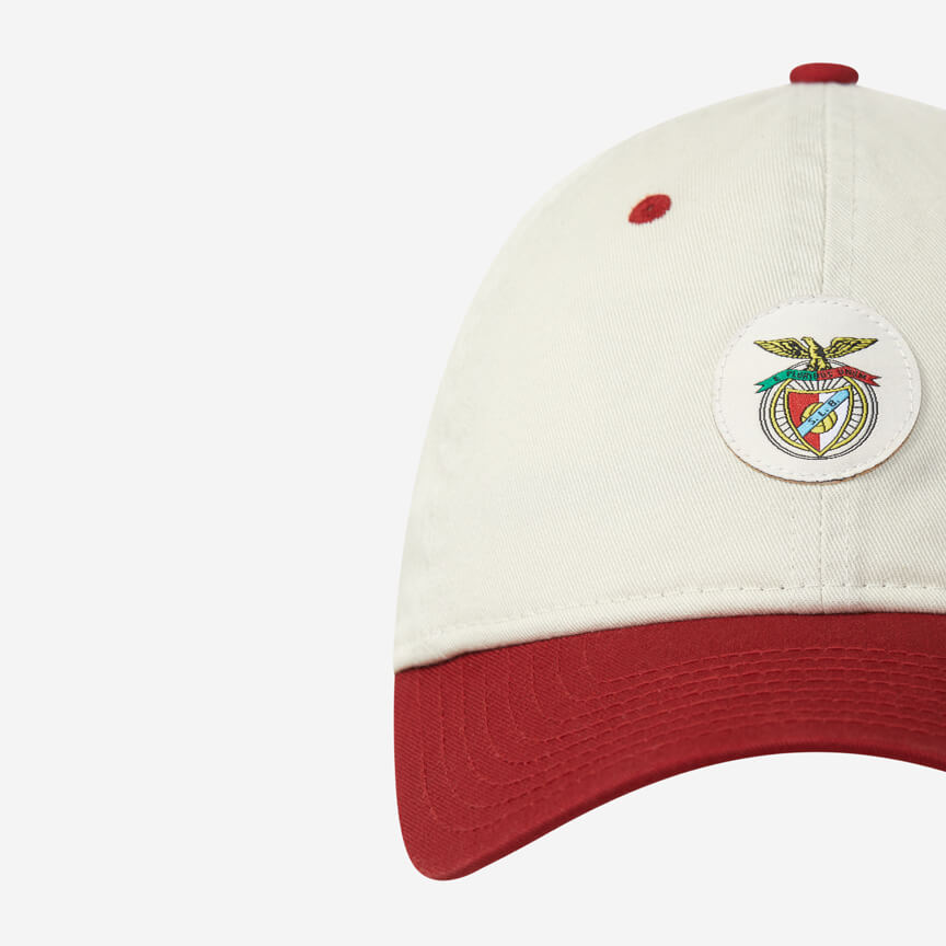 Gorra Blanca y Burdeos con Emblema Vintage SL Benfica