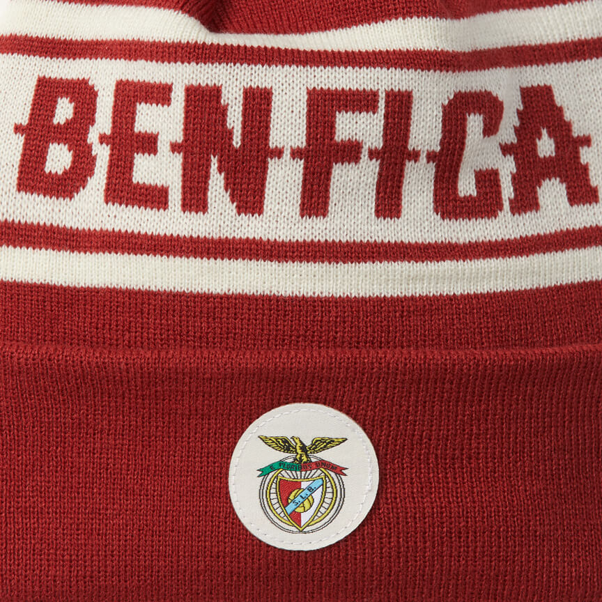 Gorro Burdeos con Pompon y Emblema Vintage Benfica