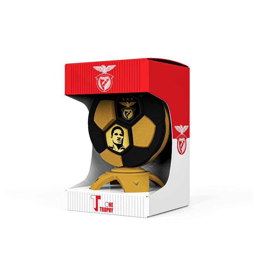 One Trophy Negro y Oro Eusébio